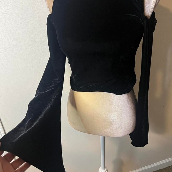 Killstar soul binding top black velvet cold shoulder whimsigoth - Picture 3 of 4